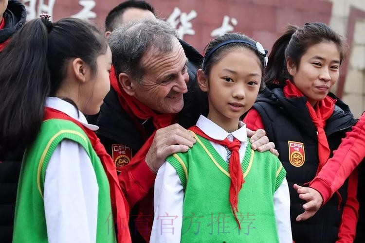 暖心·中国之队 | 铿锵玫瑰走进永川汇龙小学 暖心·中国之队 | 铿锵玫瑰走进永川汇龙小学